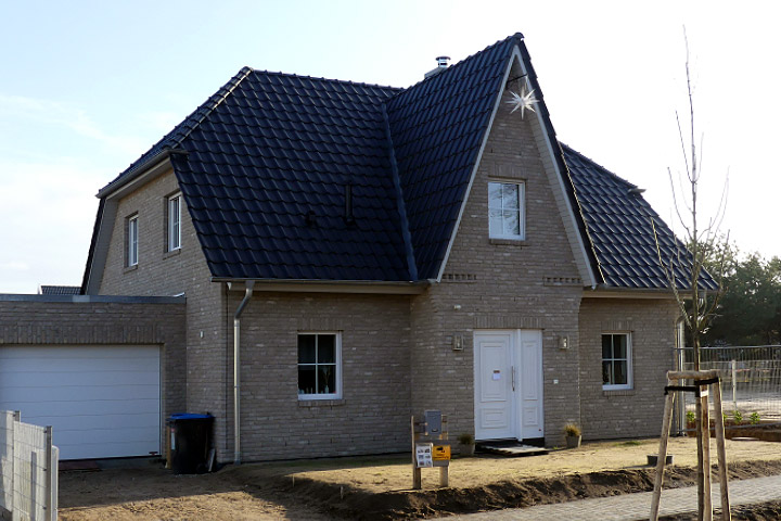 Modernes Landhaus mit Klinkerfassade bei Fürstenwalde